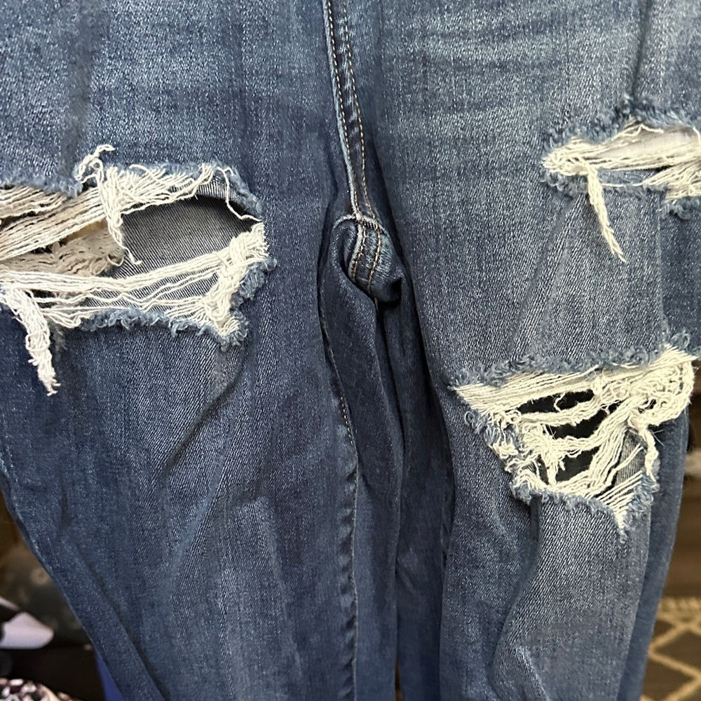 American Eagle Distressed Blue Jeans 2 long
